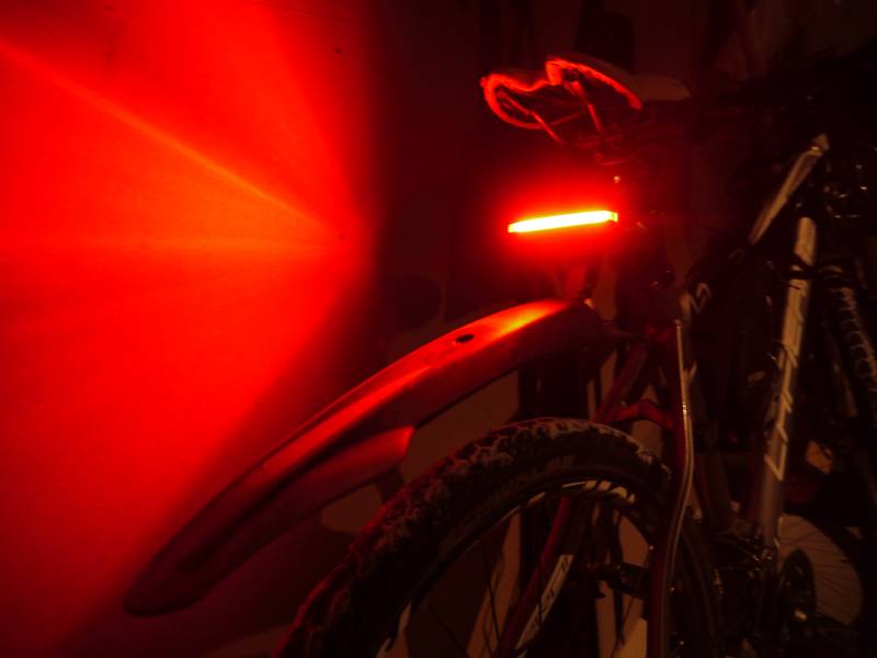 Éclairage arrière vélo Raypal RPL-22666 - allumé de nuit