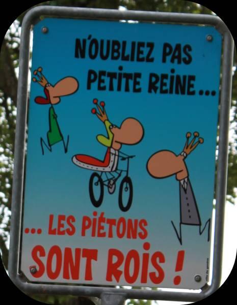panneau humoristique sur le vélo et la marche