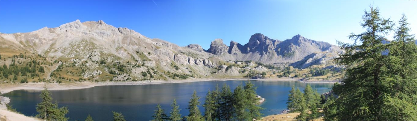 Panorama du lac d'allos