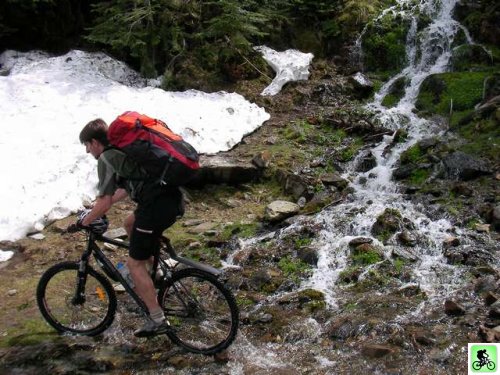 Traversée de la cascade à vélo