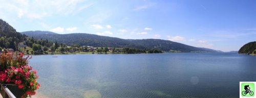 Panorama sur le lac de joux depuis le village du pont