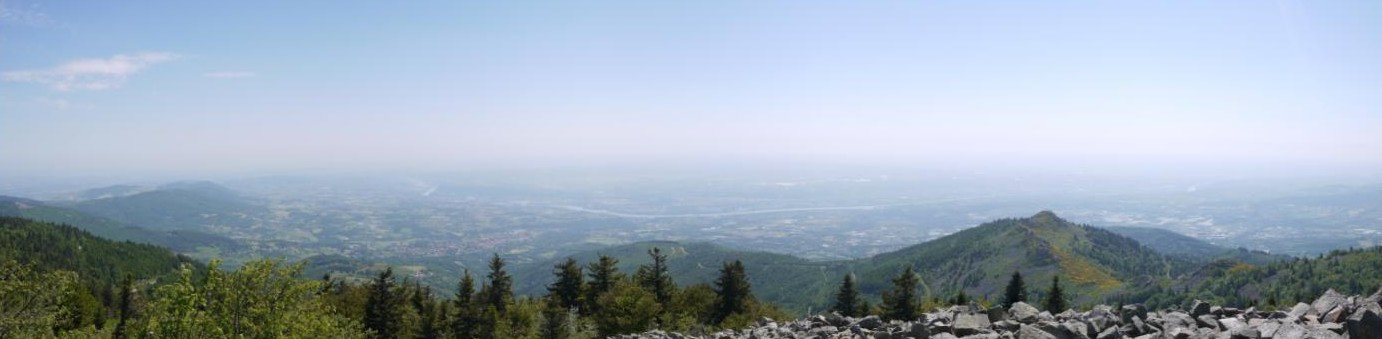 Panorama sur la vallée du Rhône depuis le crêt de la Perdrix